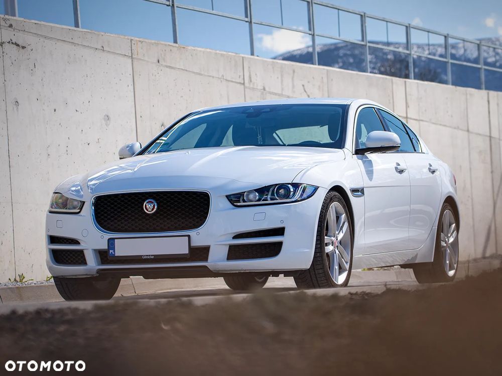 Jaguar XE 20d Pure - 1