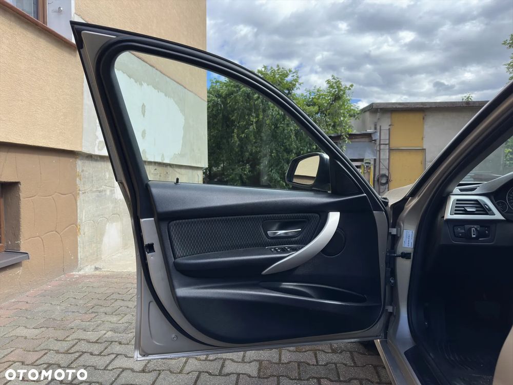 BMW Seria 3 335d xDrive - 9