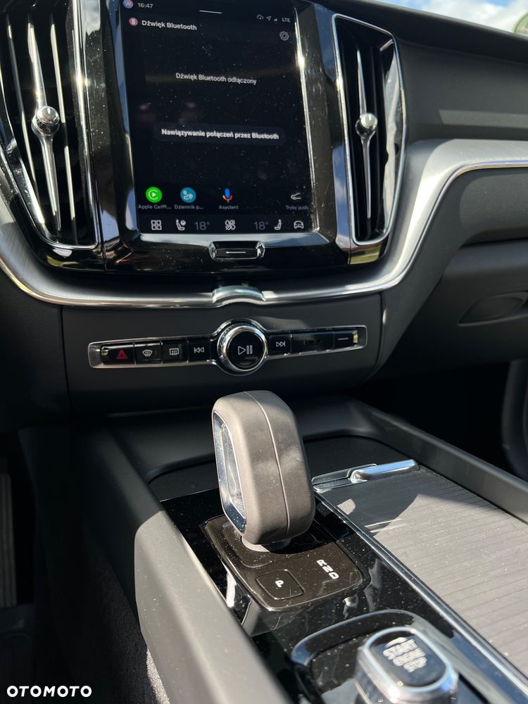 Volvo XC 60 B4 D Momentum Pro - 17