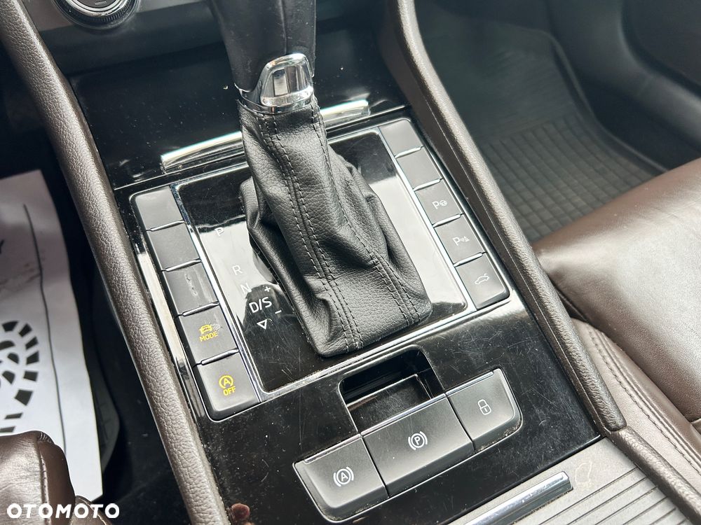 Skoda Superb 2.0 TDI L&K DSG - 29