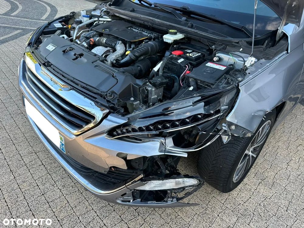 Peugeot 308 1.6 BlueHDi Allure S&S - 29