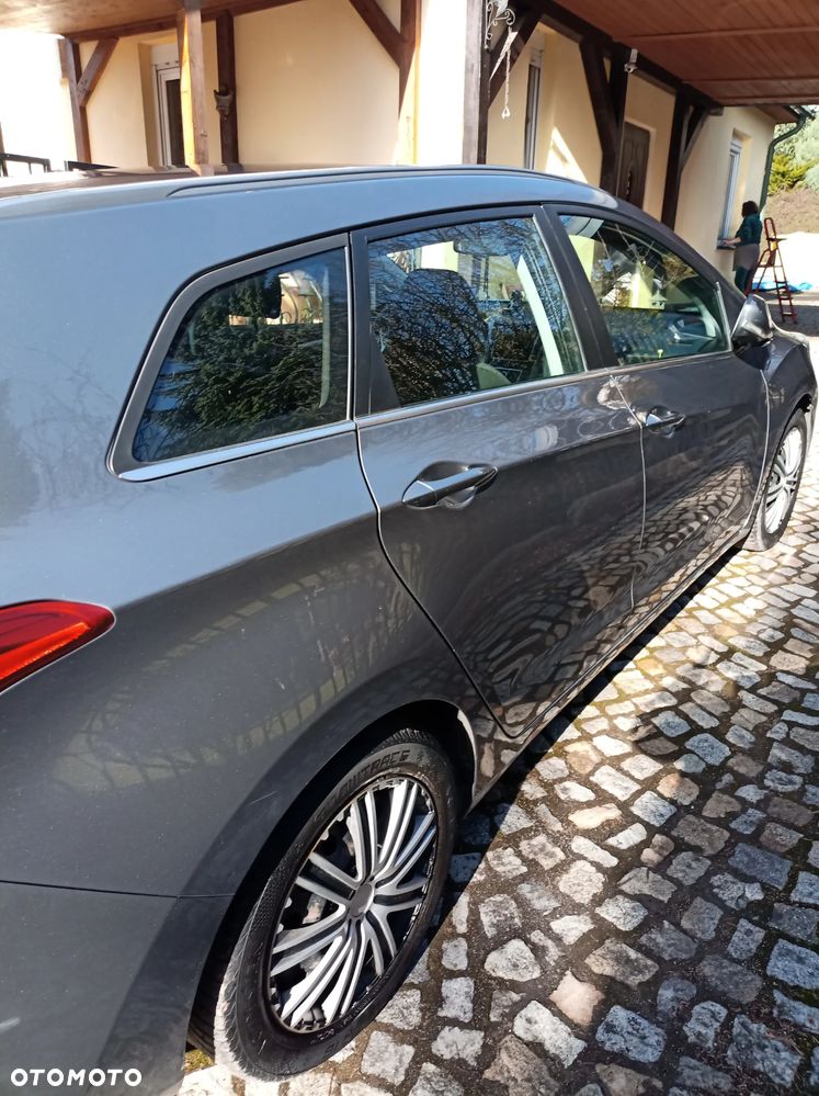 Hyundai i30 1.6 CRDi Classic + - 6