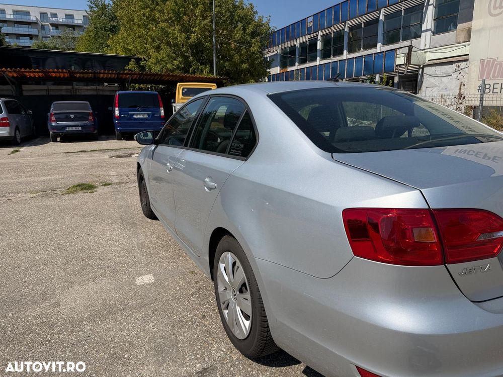 Volkswagen Jetta 1.6 TDI DPF Comfortline - 18