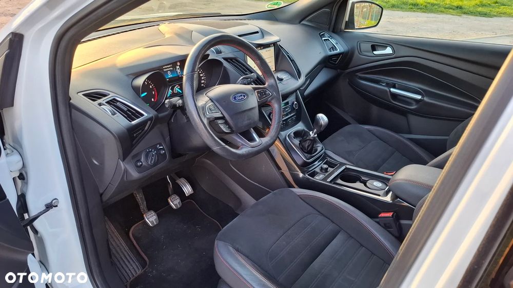 Ford Kuga 1.5 EcoBoost 2x4 ST-Line - 8