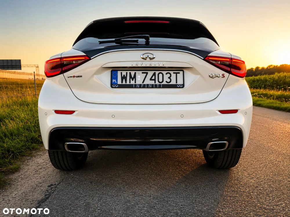Infiniti Q30 1.6t Pure - 10