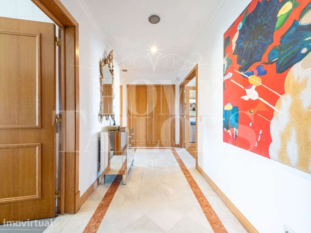 Apartamento T2 com Garagem e Arrecadação , Sala de Estar e Jantar e... - Grande imagem: 2/24