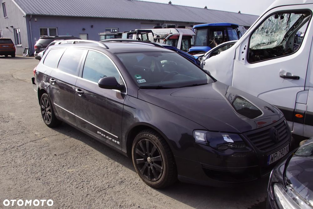 Auto na części - Volkswagen Passat B6 Lift 1.6 TDI 105 KM CAYC MDM LC8Z 2010R Silnik Skrzynia Drzwi Maska Błotnik Zderzak Lampa Lusterko Klamka Szyba Deska Kokpit Sterownik Moduł Czujnik Licznik Wyświetlacz Panel Kierownica - 1