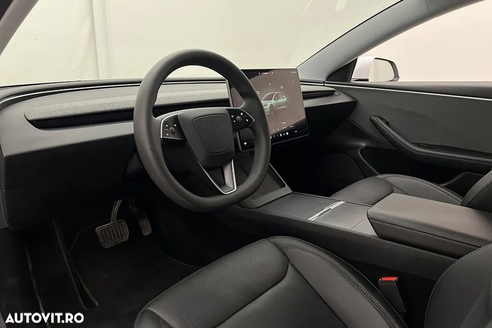 Tesla Model 3 - 8