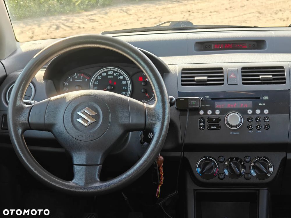 Suzuki Swift 1.3 Club - 12