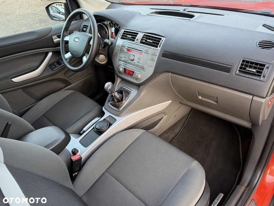 Ford Kuga 2.0 TDCi 2x4 Titanium - 29