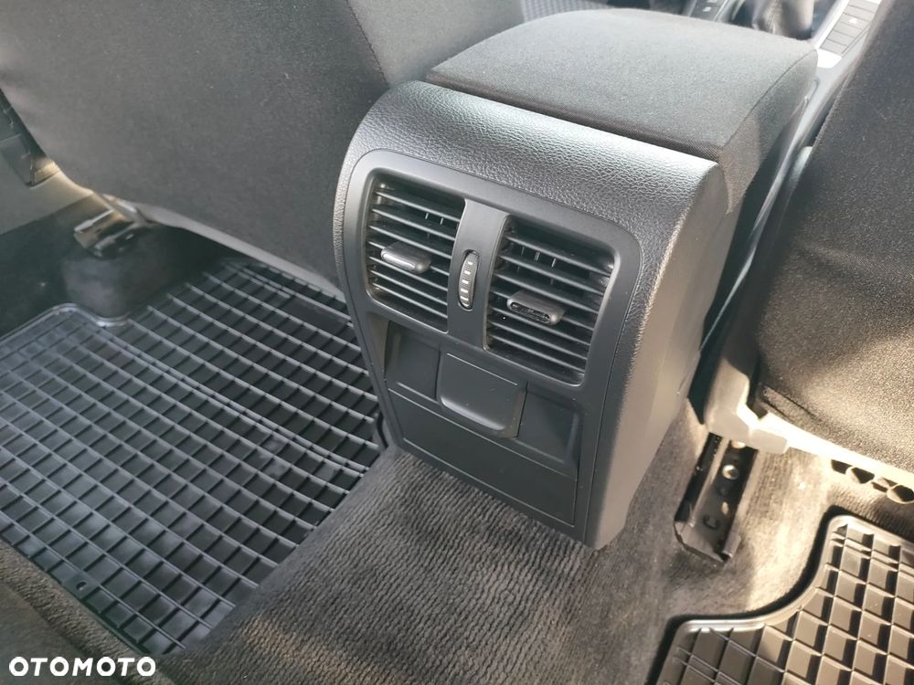 Volkswagen Passat 2.0 Blue TDI SCR Trendline - 26
