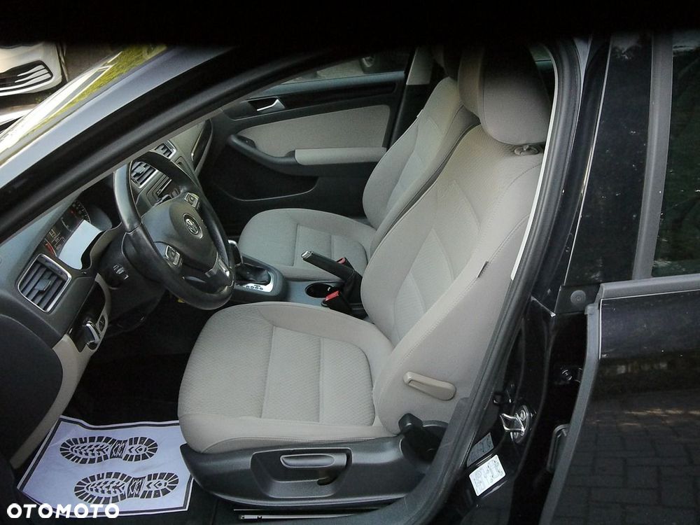 Volkswagen Jetta 1.6 TDI DSG Comfortline - 28