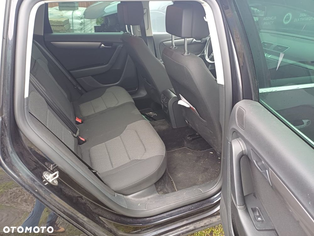 Volkswagen Passat - 11