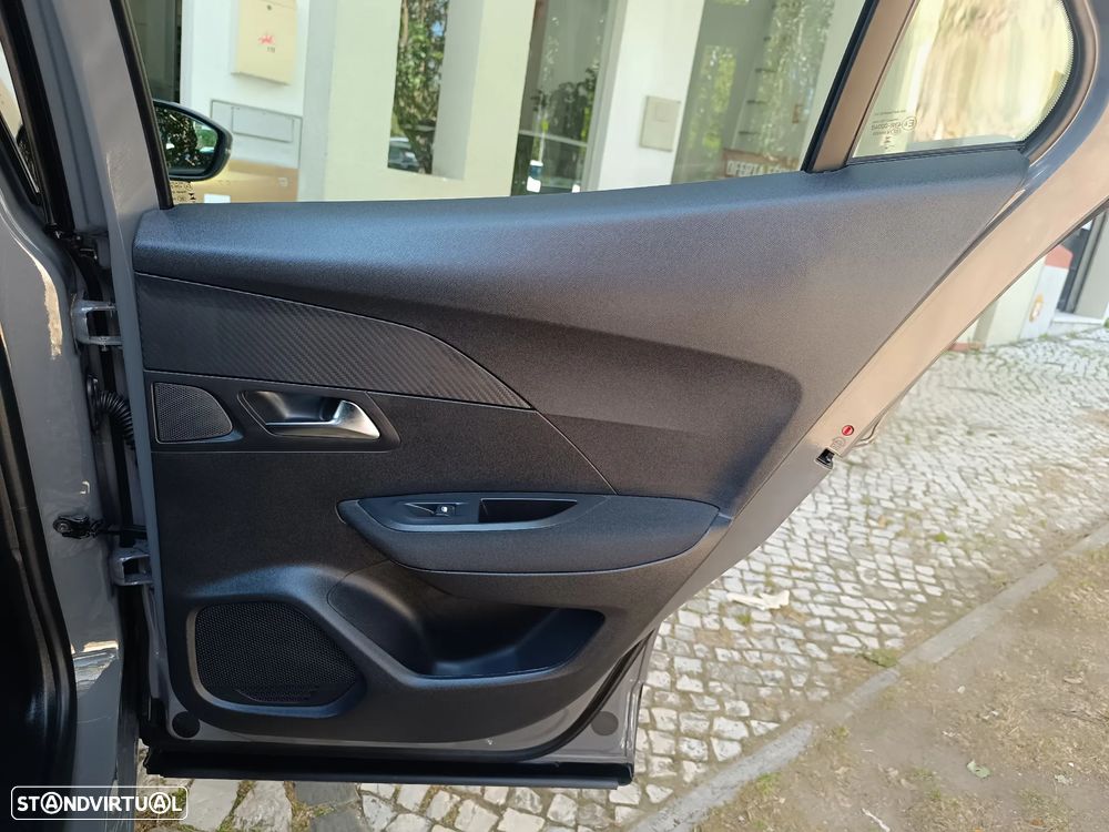 Peugeot 2008 1.2 PureTech Active Pack - 29