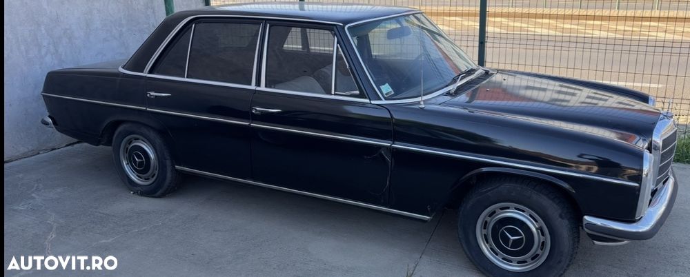 Mercedes-Benz W114 - 4