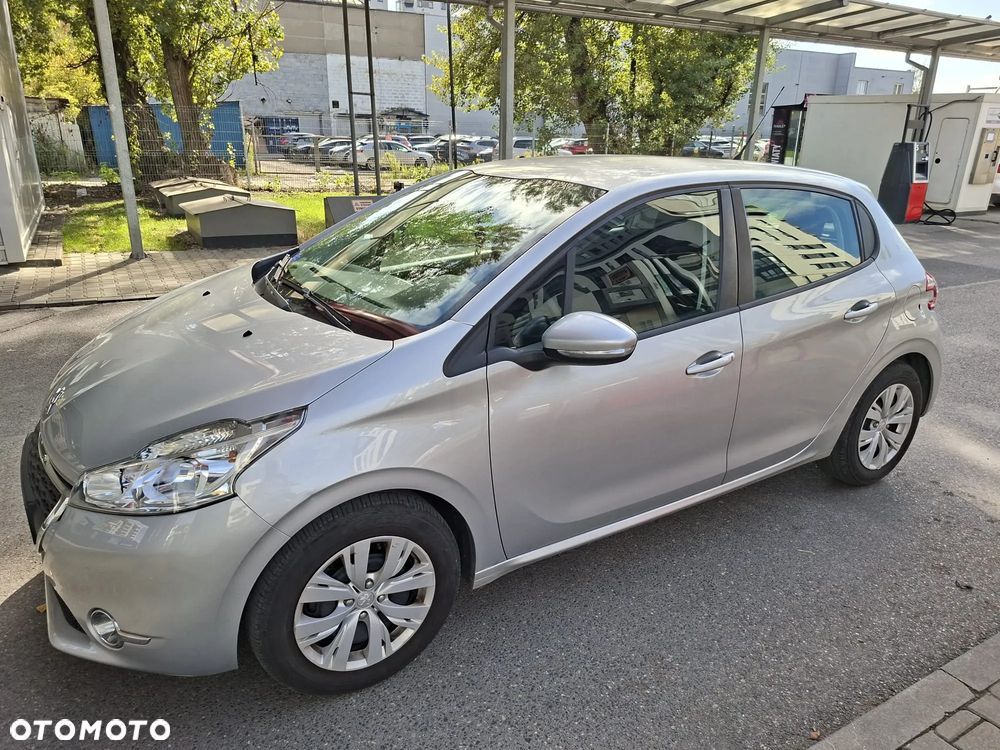 Peugeot 208 - 5