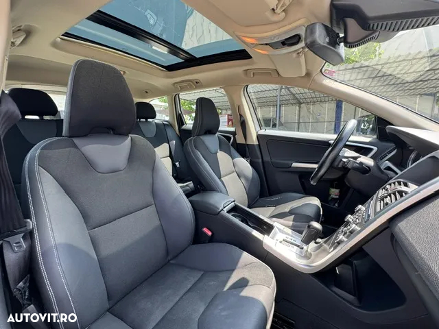 Volvo XC 60 D4 Momentum - 11