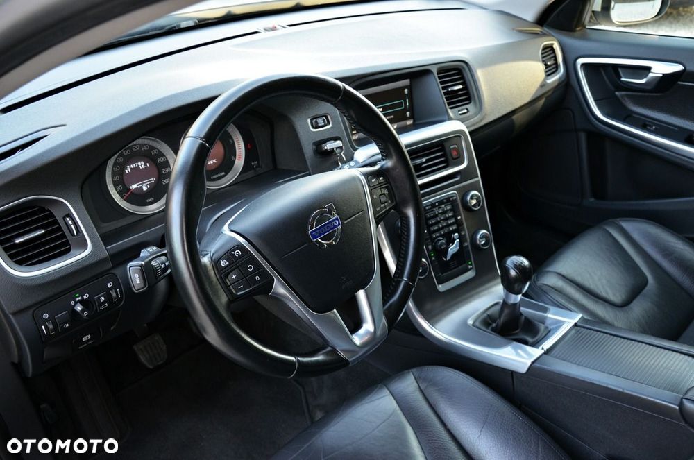 Volvo V60 D3 Summum - 30