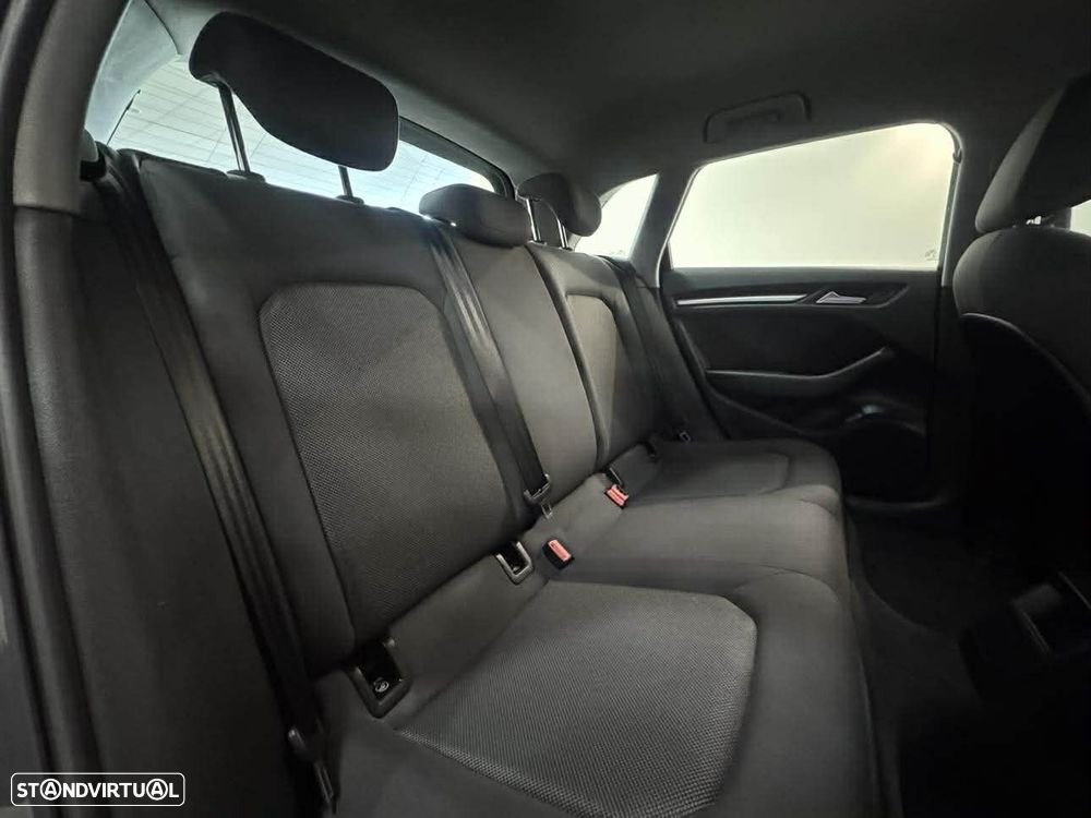 Audi A3 Sportback 1.6 TDI Design - 11