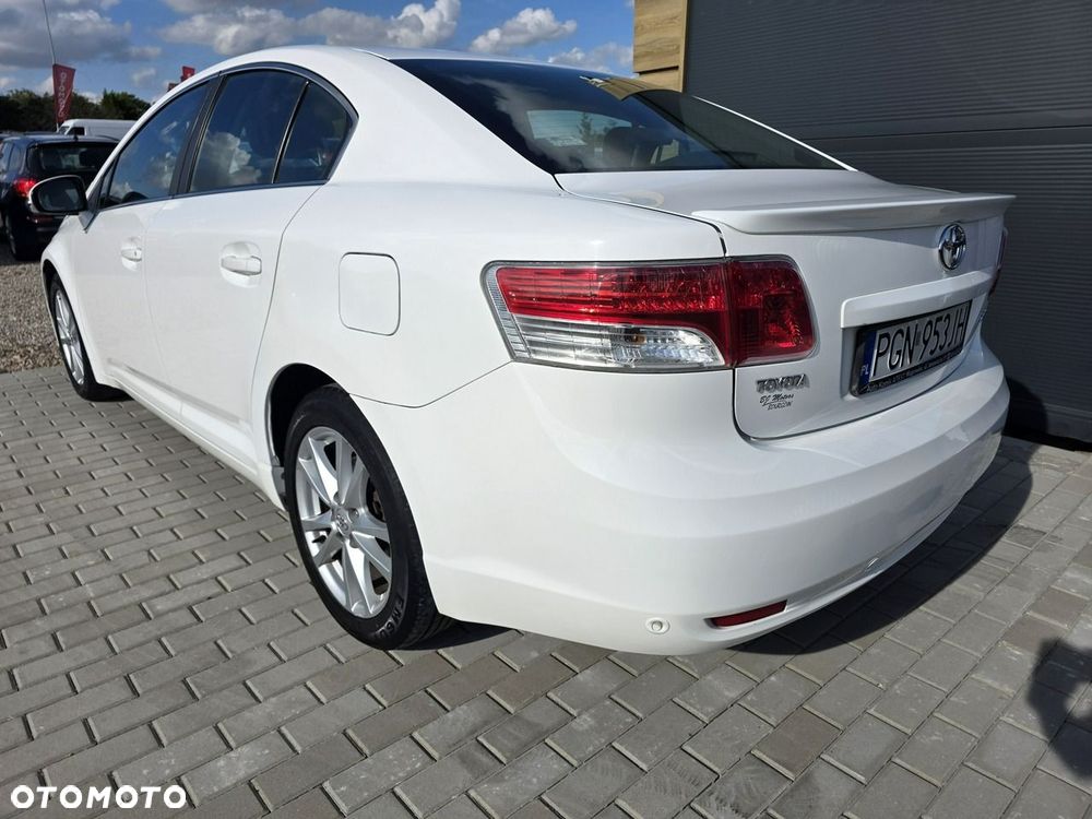 Toyota Avensis - 18