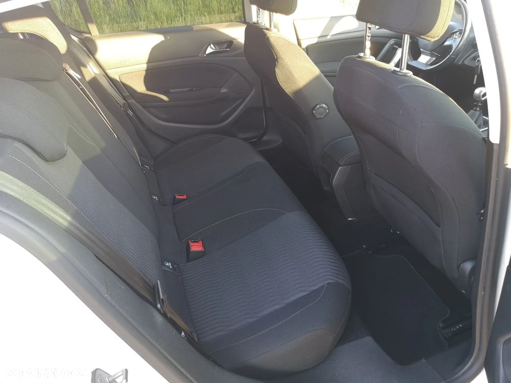 Peugeot 308 125 THP Active - 7