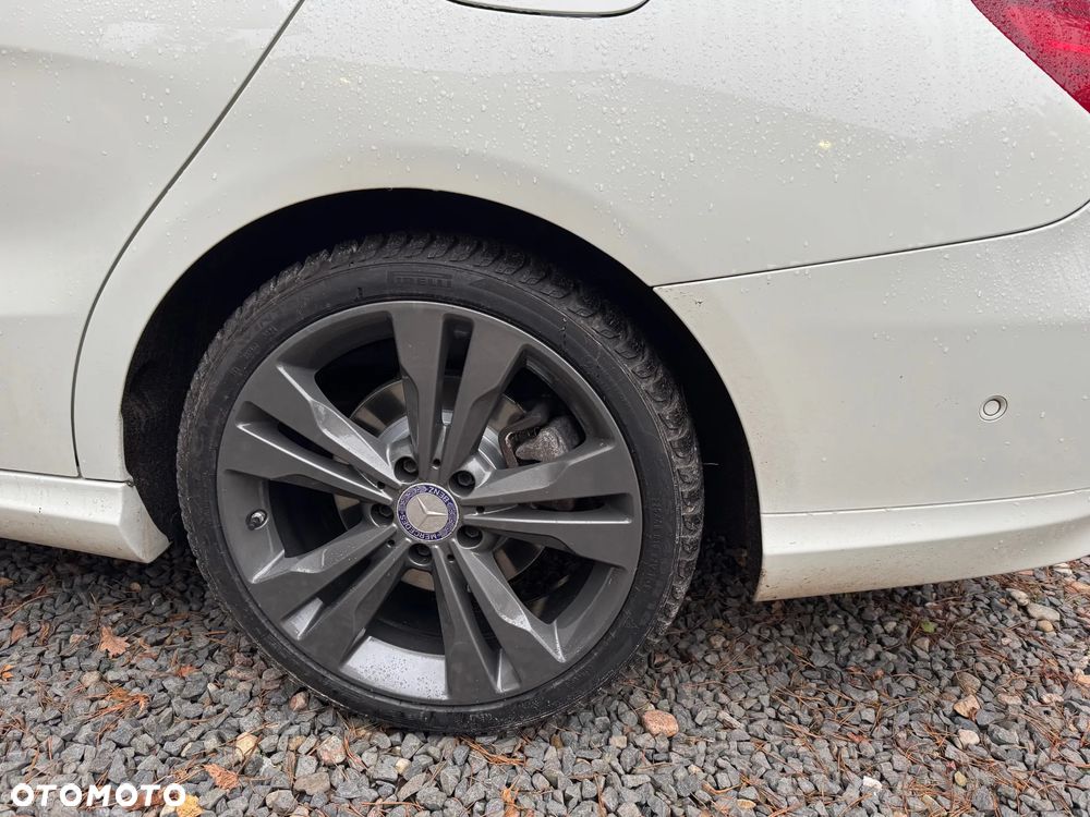 Mercedes-Benz CLA 200 7G-DCT - 38