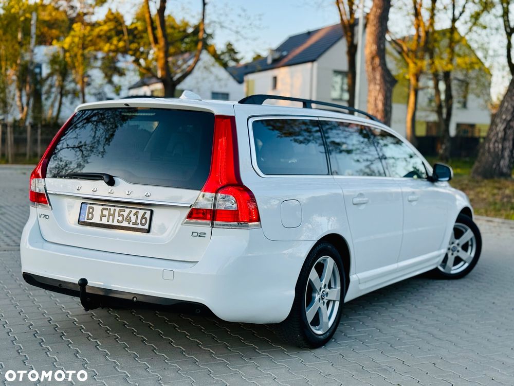 Volvo V70 D2 Momentum - 35