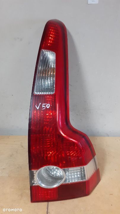 LAMPA TYŁ TYLNA PRAWA VOLVO V50 KOMBI - 1