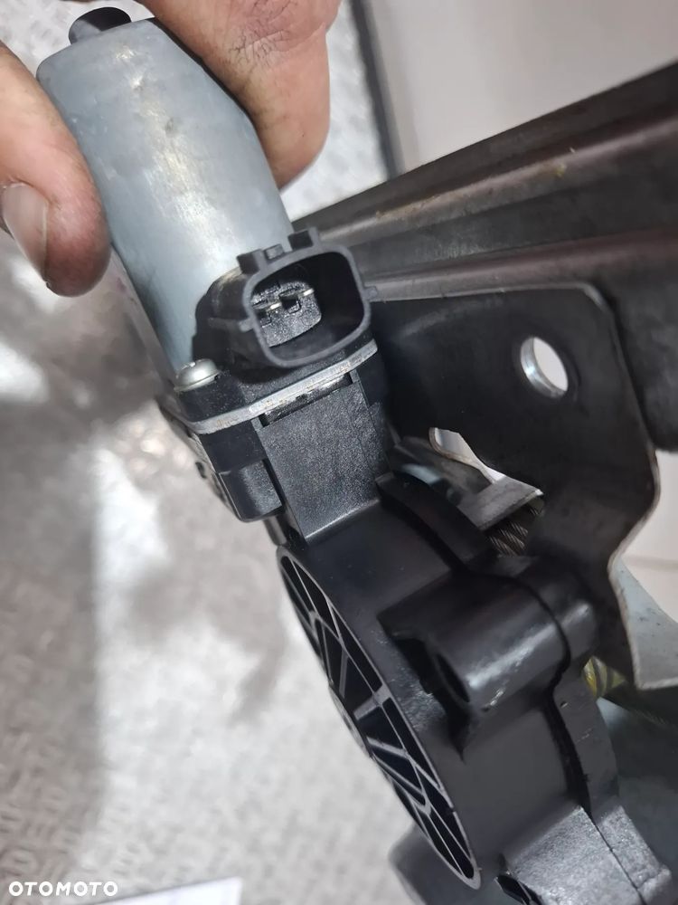 Mechanizm szyby drzwi prawy tył Renault Captur 2015 - 2