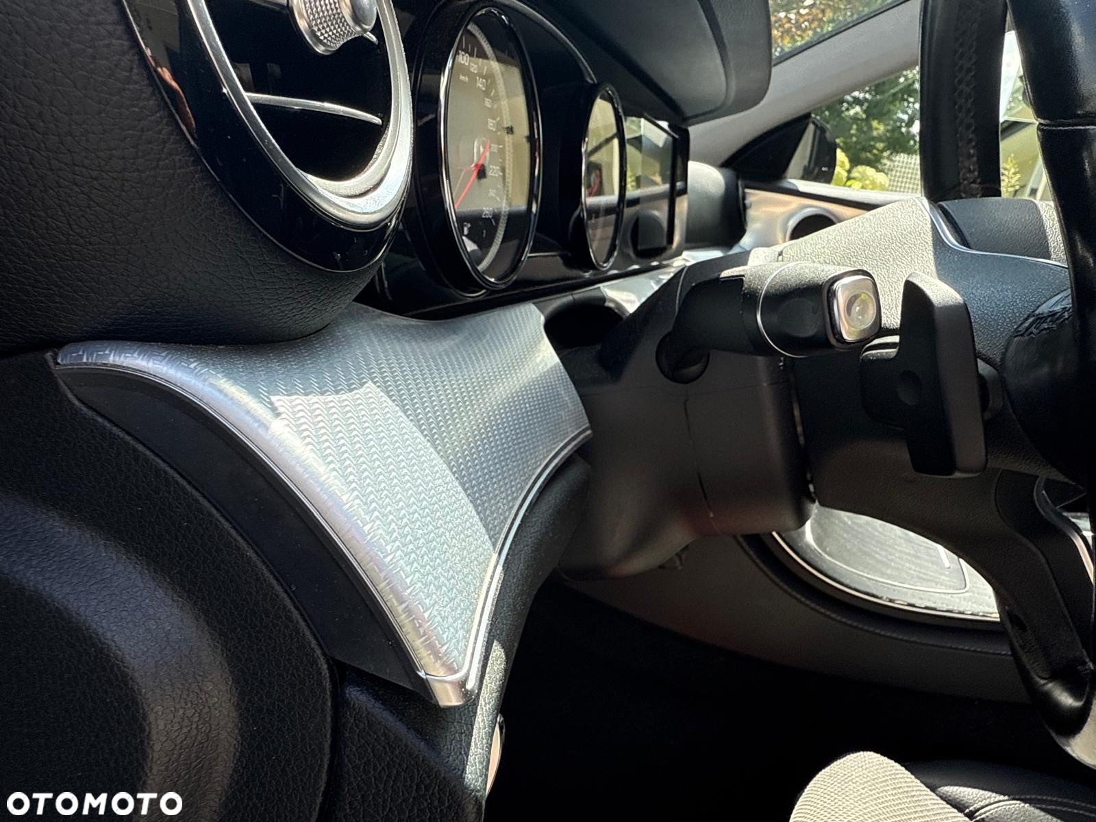 Mercedes-Benz Klasa E 220 d 4-Matic 9G-TRONIC - 12