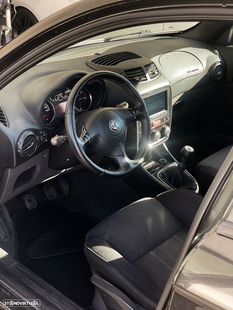 Alfa Romeo 147 1.9 JTDM 8V - 7