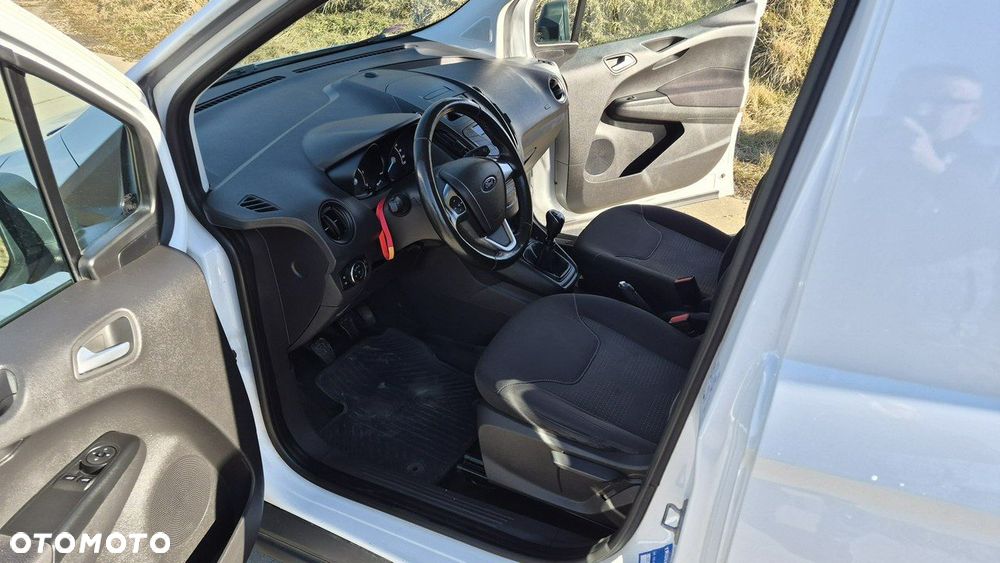 Ford Transit Courier - 11