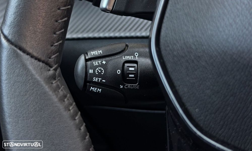 Peugeot 2008 1.2 Hybrid Allure e-DCS6 - 12