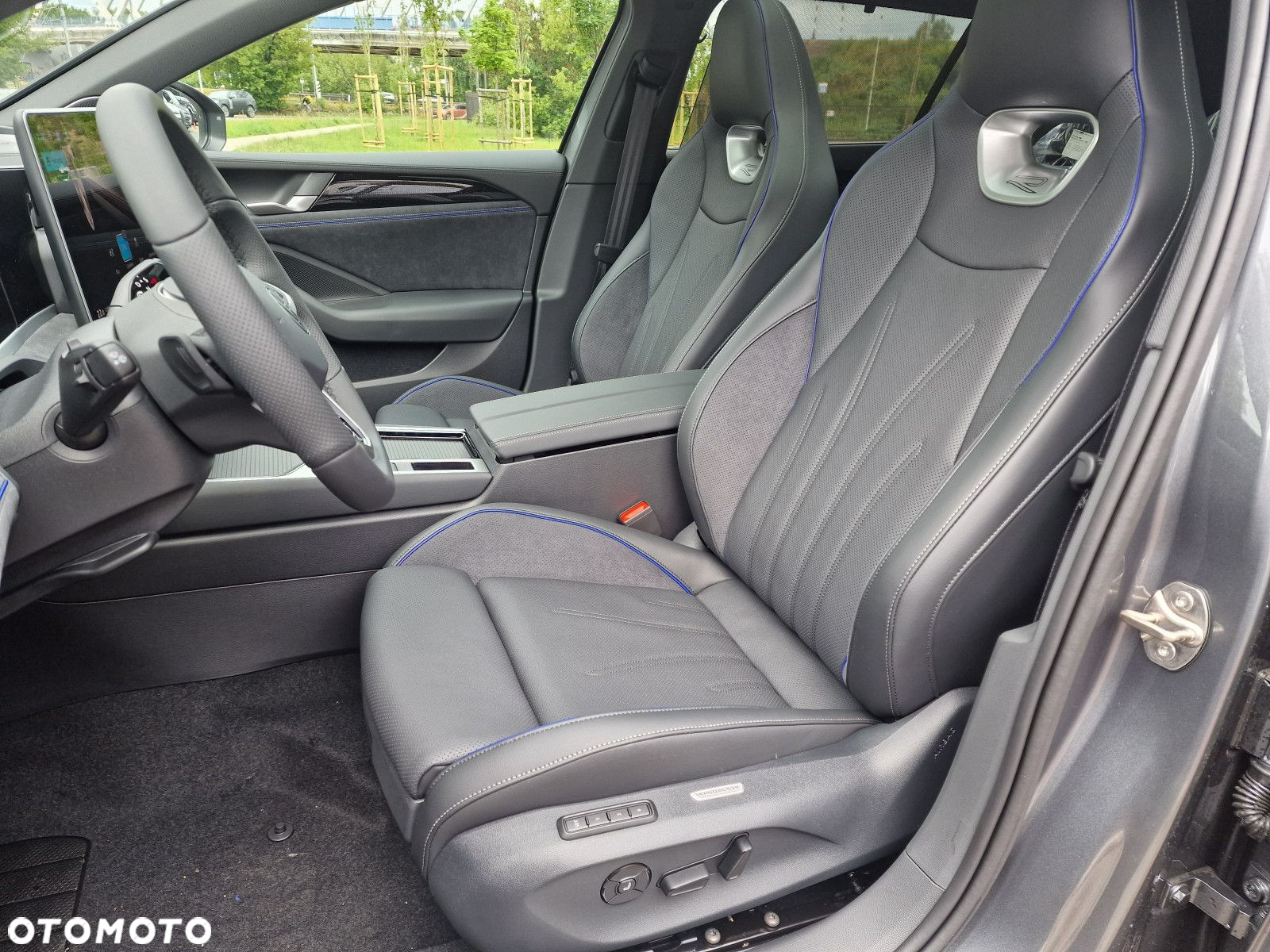 Volkswagen Passat - 11