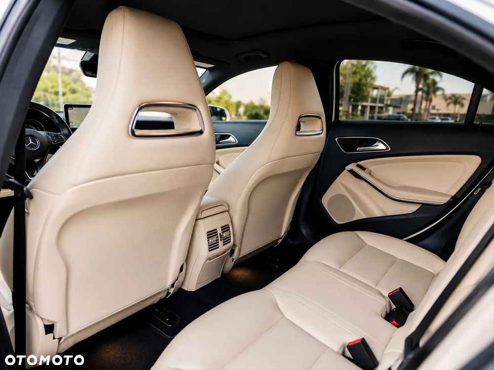 Mercedes-Benz CLA 250 4Matic 7G-DCT AMG Line - 16
