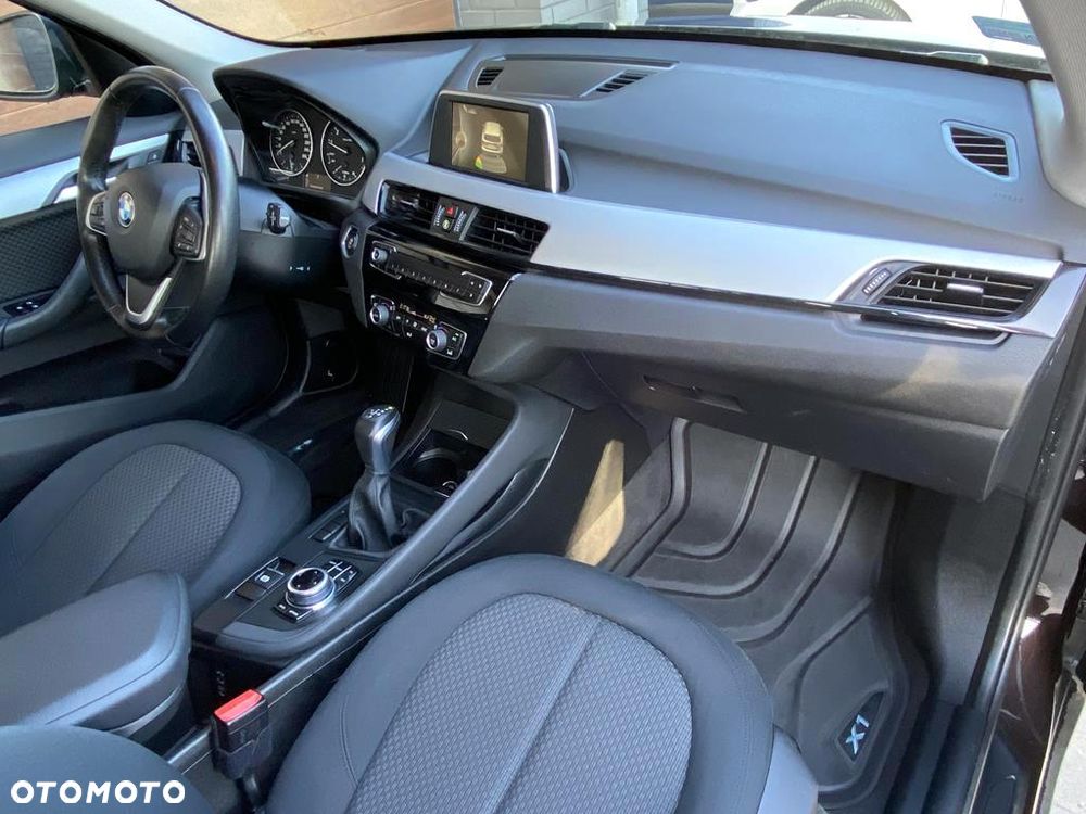 BMW X1 sDrive20i Advantage - 38