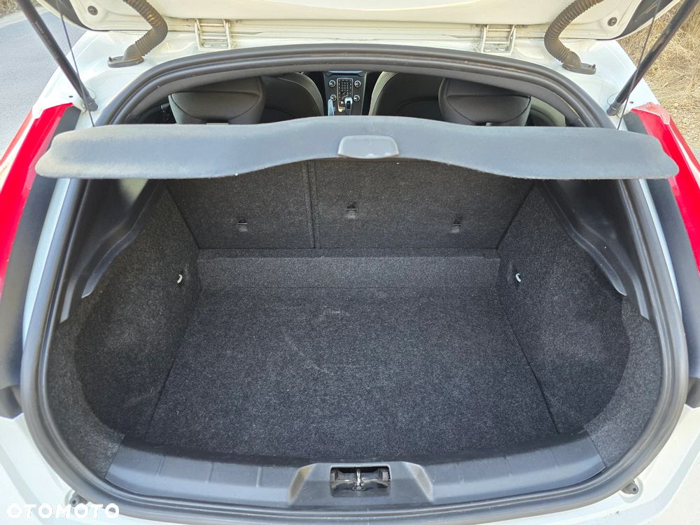 Volvo V40 T2 Momentum - 10