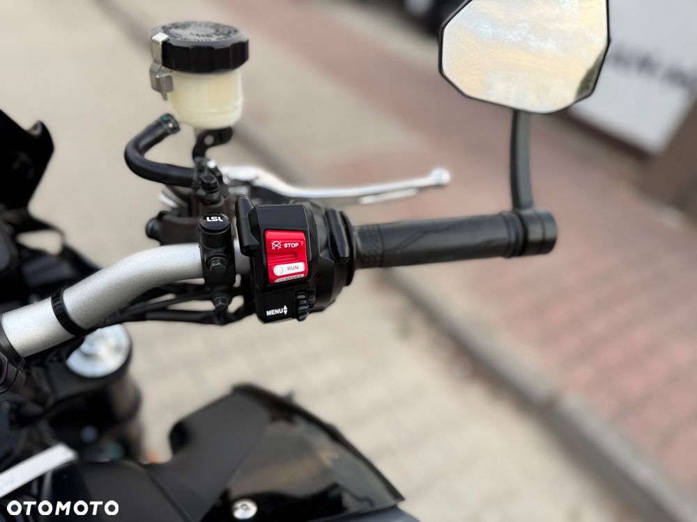 Yamaha MT - 28