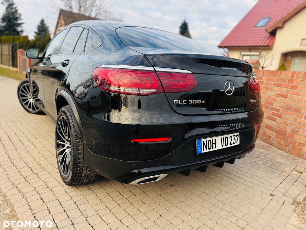 Mercedes-Benz GLC 300 d 4Matic 9G-TRONIC AMG Line Plus - 37
