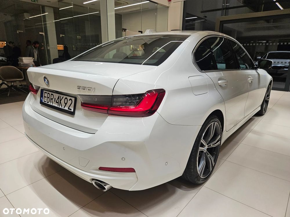 BMW Seria 3 330i - 3
