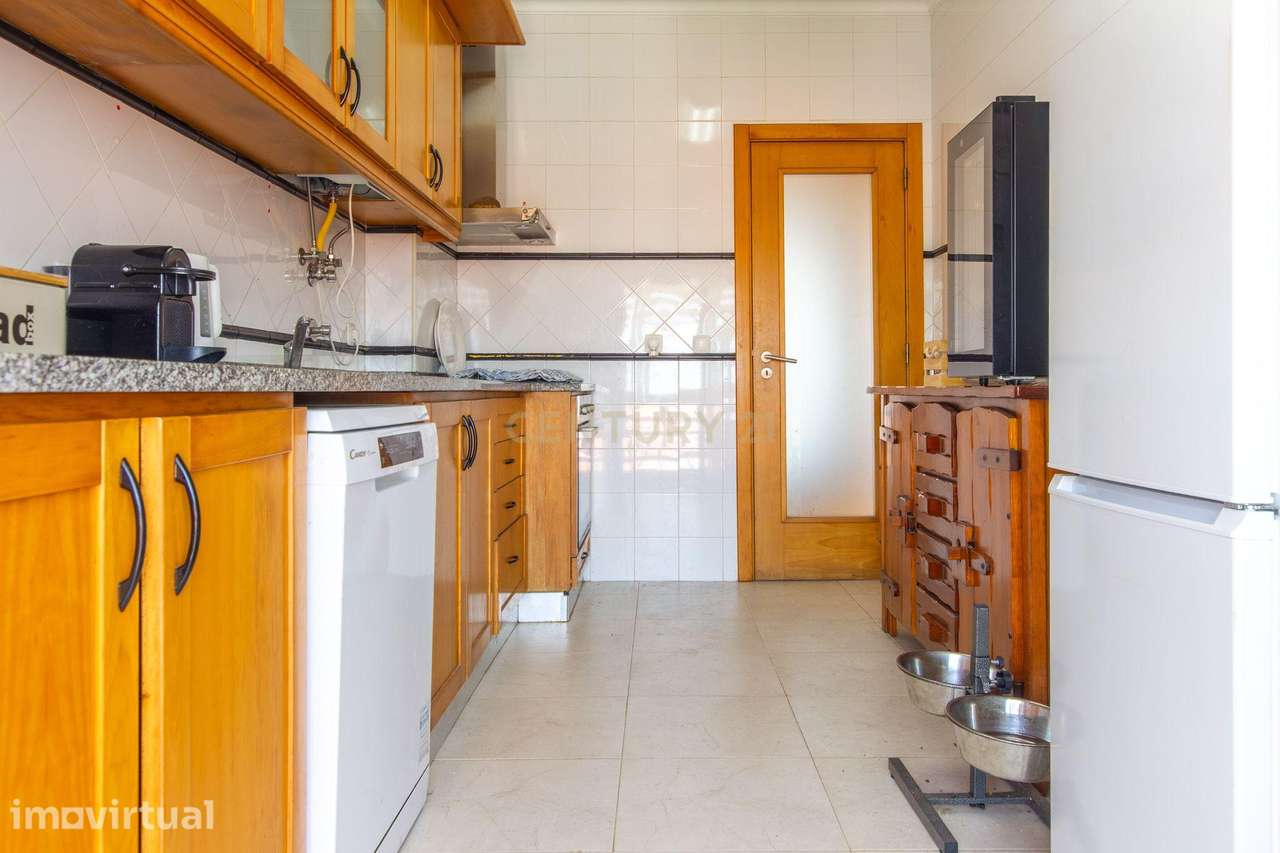 Quinta do Conde - Apartamento de 3 assoalhadas com varanda, lavandaria - Grande imagem: 2/18