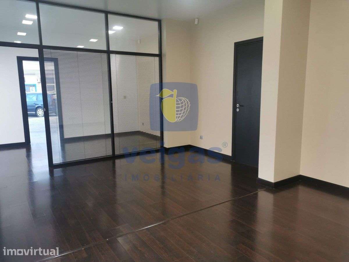 Loja Muito Central, Adaptada para Vários Serviços e Comércio - Grande imagem: 3/9