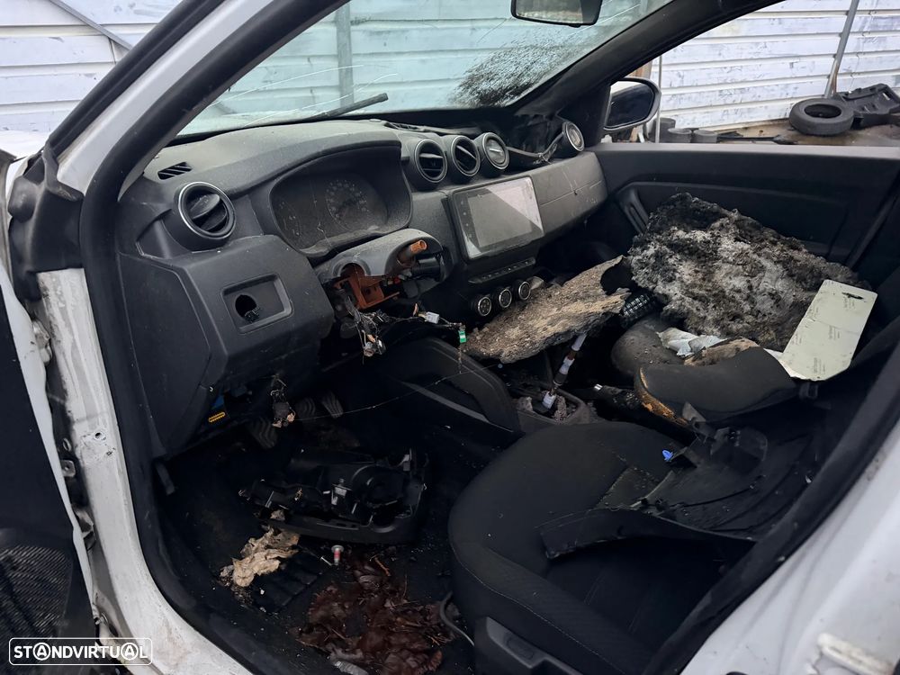 DACIA DUSTER 1.5 BLUEDCI 4X4 DE 2022 EM FIM DE VIDA (CENTRO DE ABATE) - 4