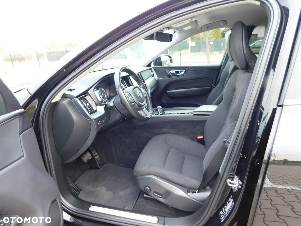 Volvo XC 60 B4 D Momentum Pro - 11