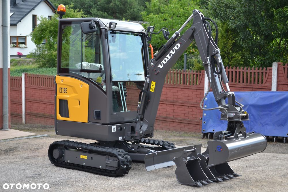 Volvo EXCAVATOR EC18E / rok 2025 / komplet 3 łyżek / skarpówka hydrauliczna / kupiona u dealera w Polsce / - 18
