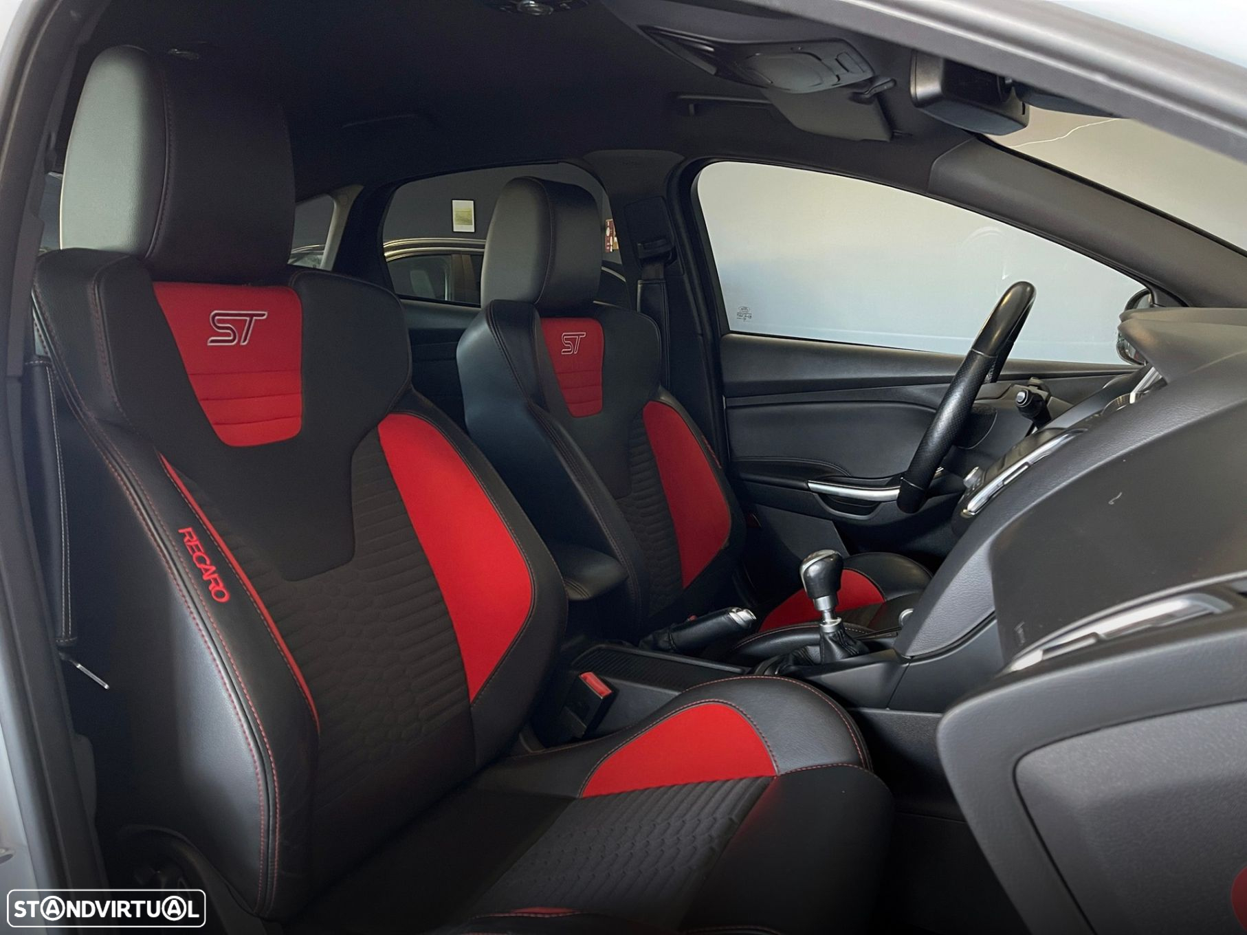 Ford Focus 2.0i ST-2 - 25