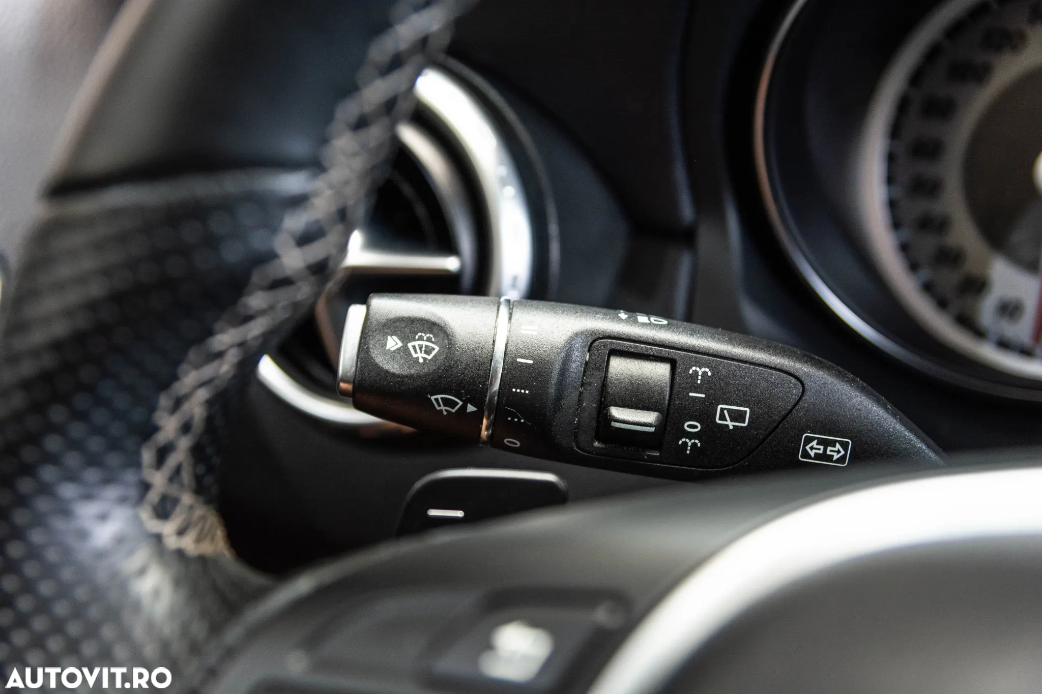 Mercedes-Benz GLA 200 d 7G-DCT Urban - 23