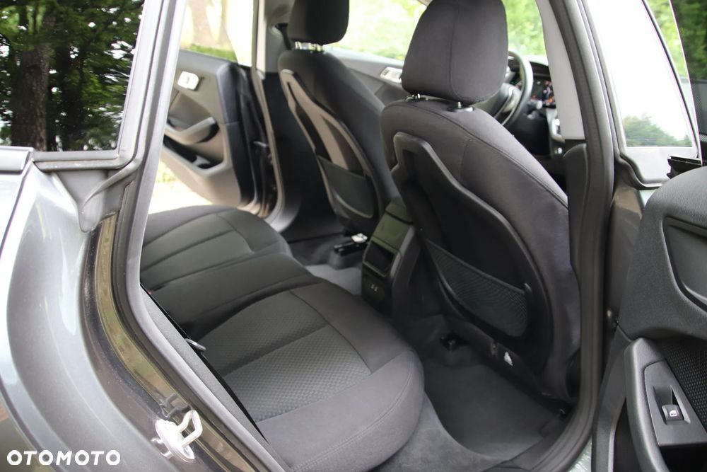 BMW Seria 2 218i Advantage - 9