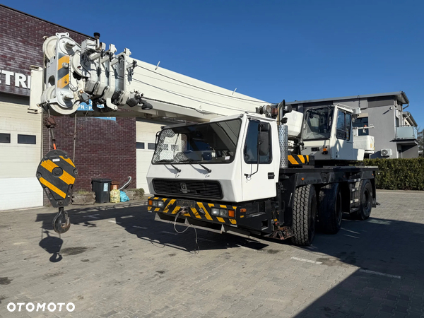 Grove GMK 3050