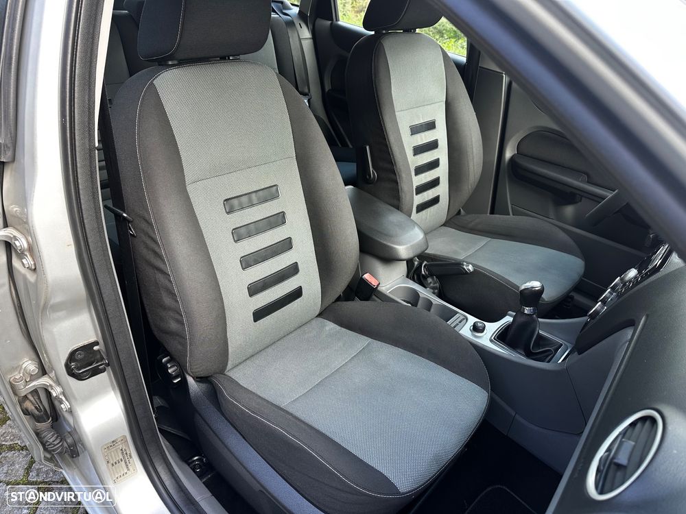 Ford Focus SW 1.6 TDCi Sport - 27